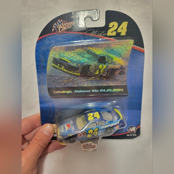 Nascar #24 Jeff Gordon Car - Picture 2 of 4